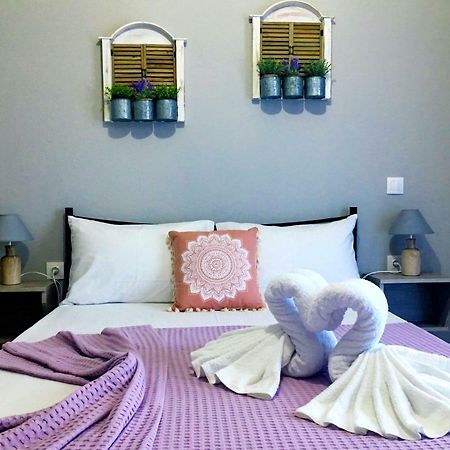 Almira - Rooms To Let Nea Roda Luaran gambar