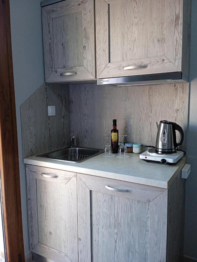 Almira - Rooms To Let Nea Roda Luaran gambar