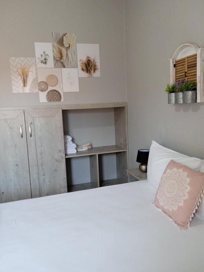 Almira - Rooms To Let Nea Roda Luaran gambar