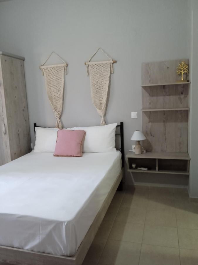 Almira - Rooms To Let Nea Roda Luaran gambar