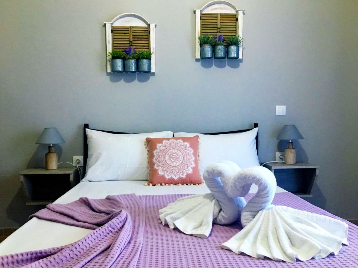 Almira - Rooms To Let Nea Roda Luaran gambar