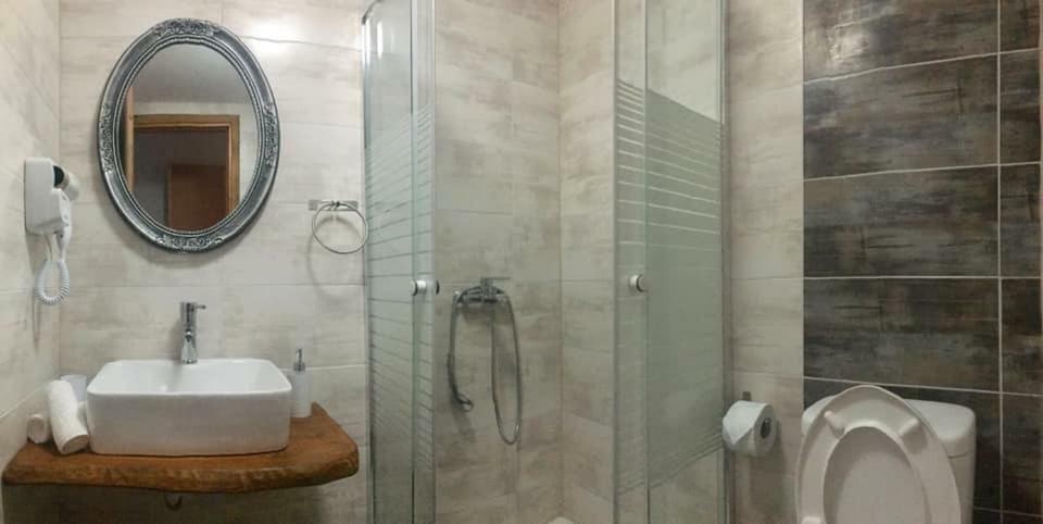 Almira - Rooms To Let Nea Roda Luaran gambar