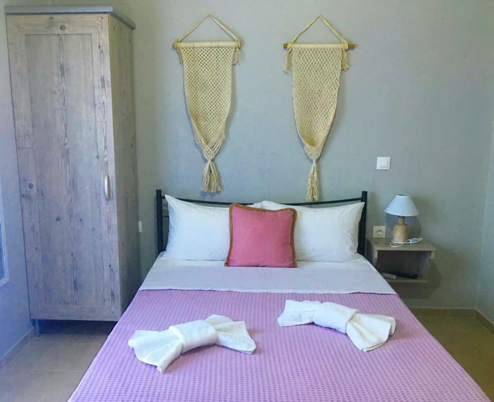 Almira - Rooms To Let Nea Roda Luaran gambar