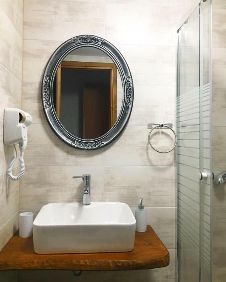 Almira - Rooms To Let Nea Roda Luaran gambar